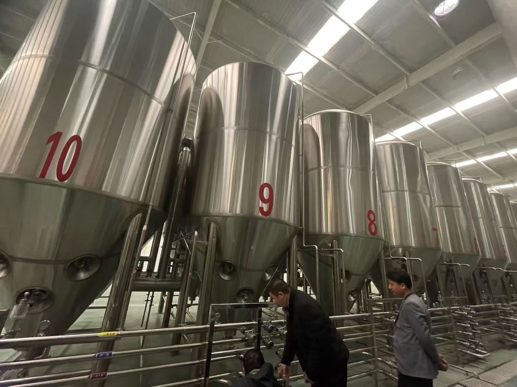 乌审精酿啤酒设备厂—平面布置、设备设计、制造、调试、培训等一条龙服务